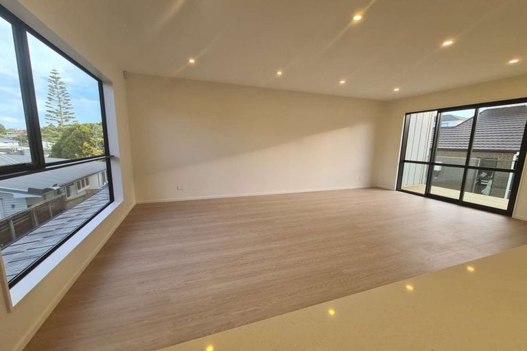 Photo of property in 16d Sheridan Drive, New Lynn, Auckland, 0600
