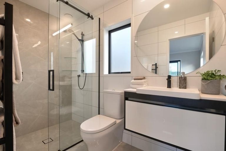 Photo of property in 38 Vinistra Road, Kumeu, 0810