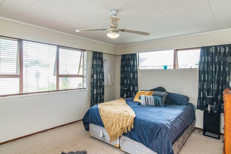 Photo of property in 29 Frimley Terrace, Waikanae Beach, Waikanae, 5036