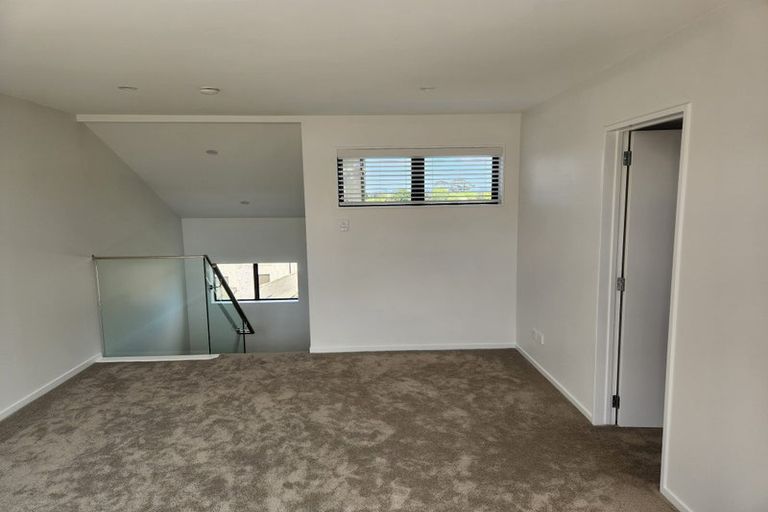 Photo of property in 64c Yeovil Road, Te Atatu Peninsula, Auckland, 0610