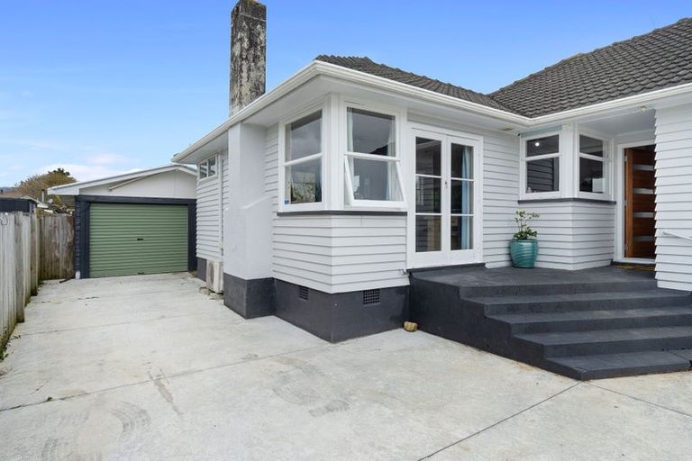 Photo of property in 2 Quinn Road, Levin, 5510