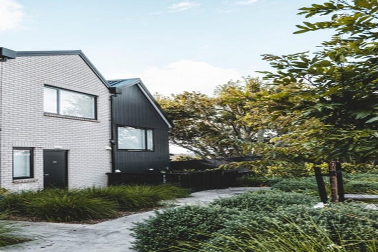 Photo of property in 40 Wharara Lane, Massey, Auckland, 0614