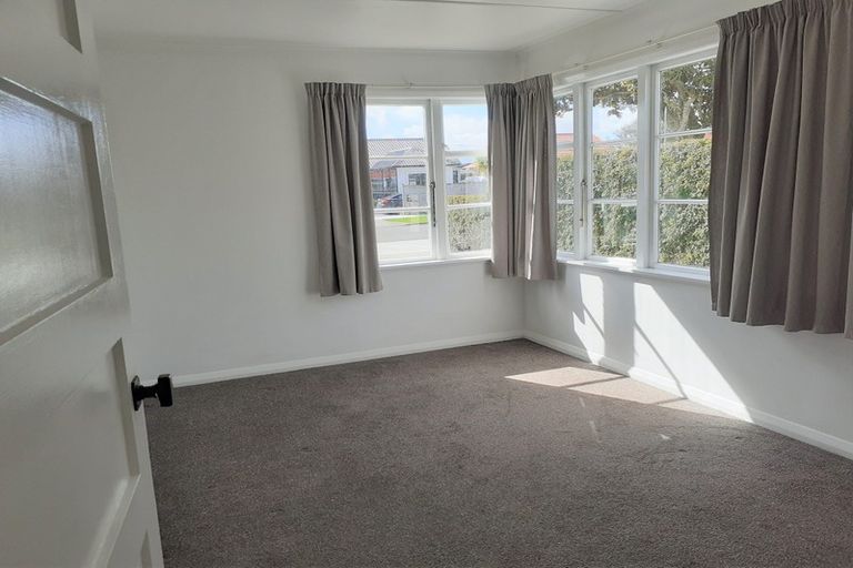 Photo of property in 14 Clinton Street, Fitzroy, New Plymouth, 4312