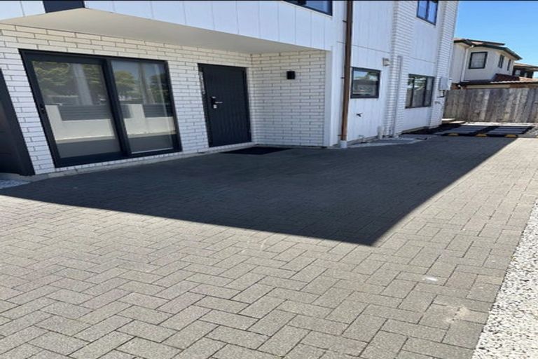 Photo of property in 216a Bucklands Road, Bucklands Beach, Auckland, 2012