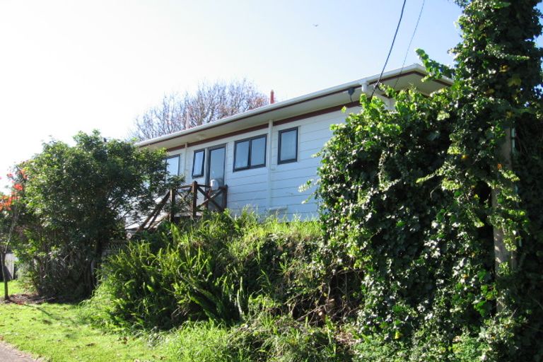 Photo of property in 1/6 Castaing Crescent, Te Atatu South, Auckland, 0610