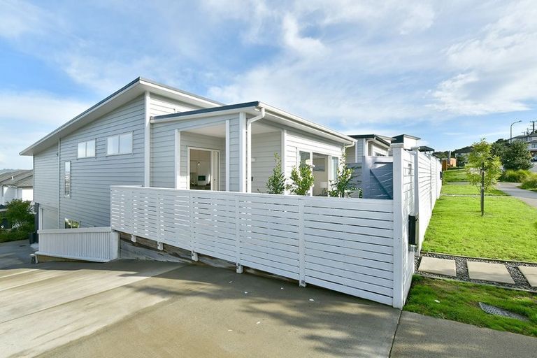 Photo of property in 37 Ascension Crescent, Orewa, 0931