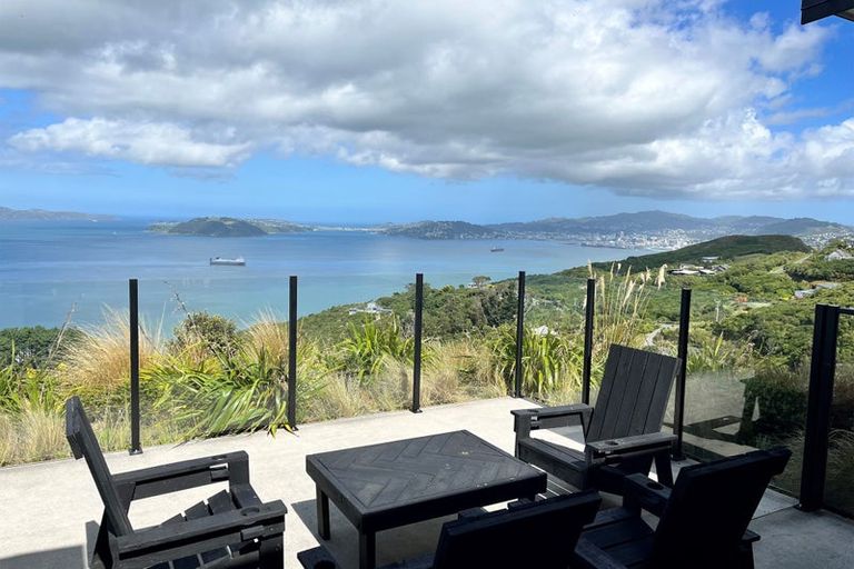 Photo of property in 17 Promontory Crescent, Newlands, Wellington, 6037