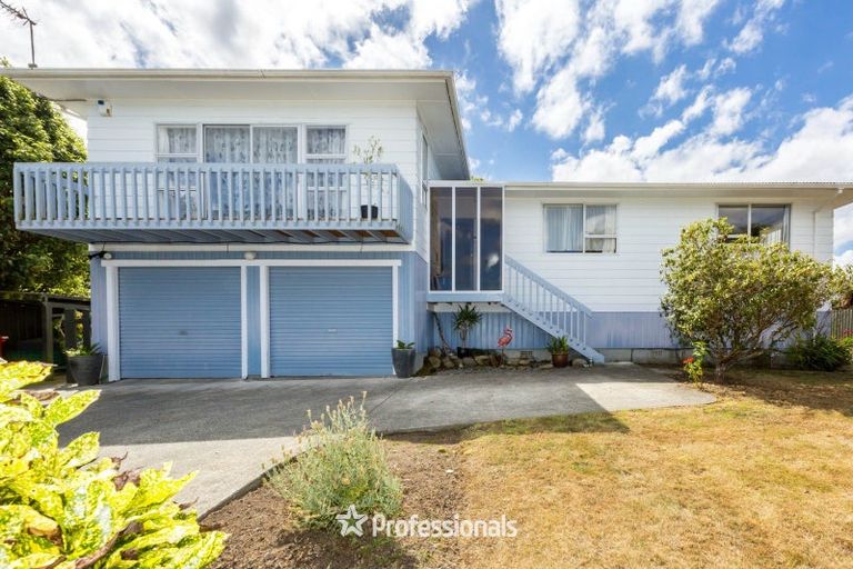 Photo of property in 19 Haylock Grove, Totara Park, Upper Hutt, 5018