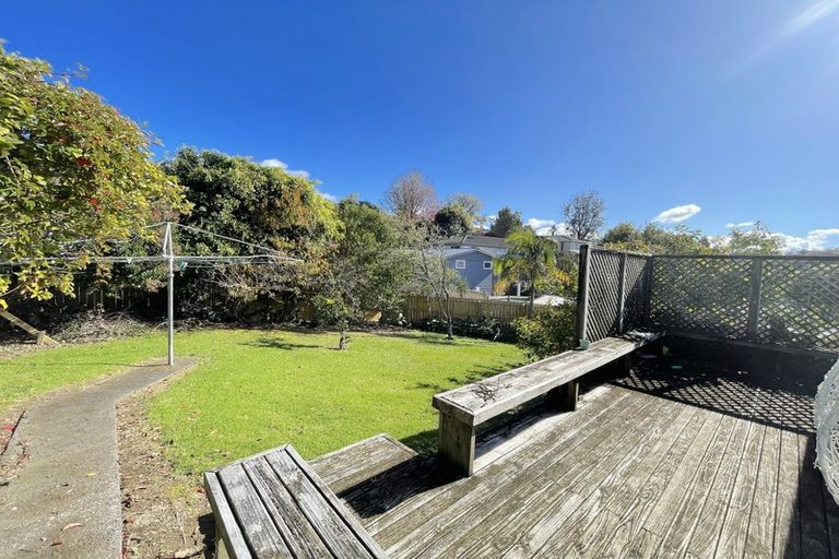 Photo of property in 77 Vandeleur Avenue, Birkdale, Auckland, 0626