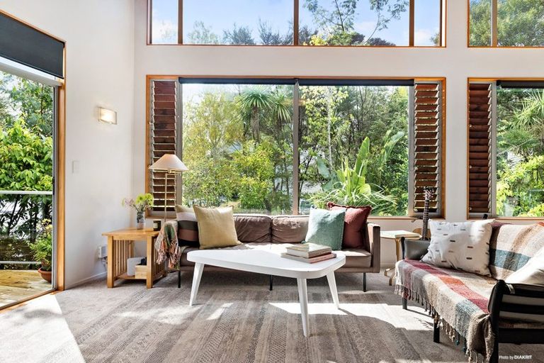 Photo of property in 6 Poturi Streams Avenue, Titirangi, Auckland, 0604