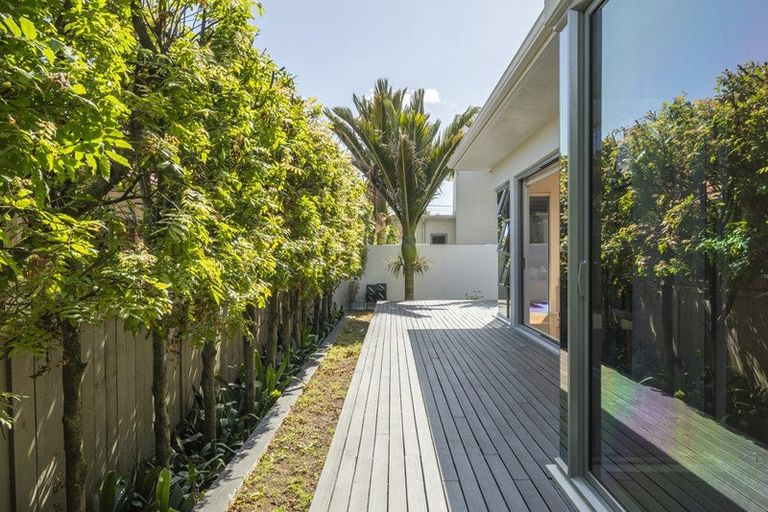 Photo of property in 10a Waterloo Road, Milford, Auckland, 0620