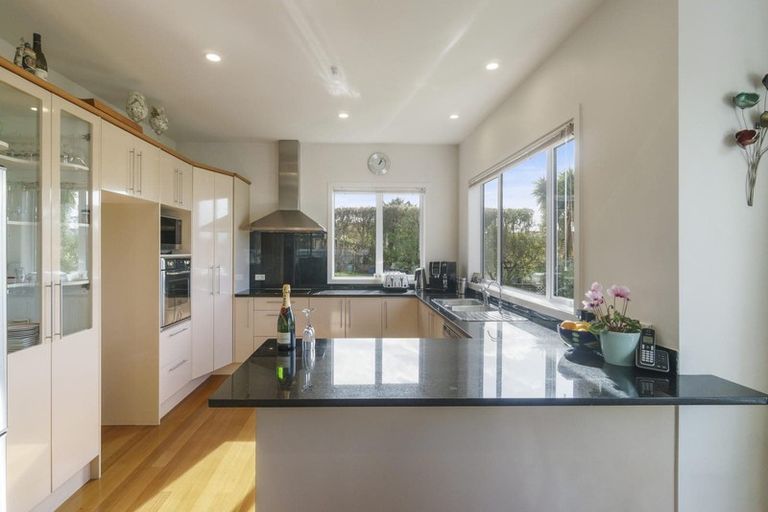 Photo of property in 100 Picasso Drive, West Harbour, Auckland, 0618