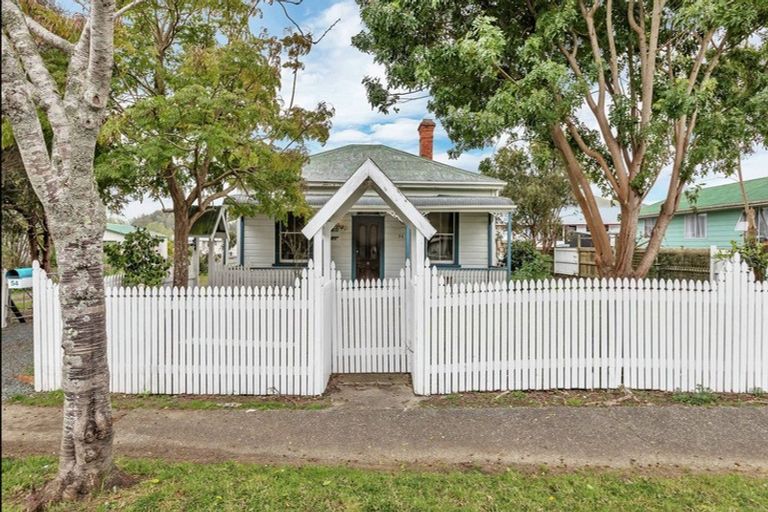 Photo of property in 54 George Street, Hikurangi, 0114