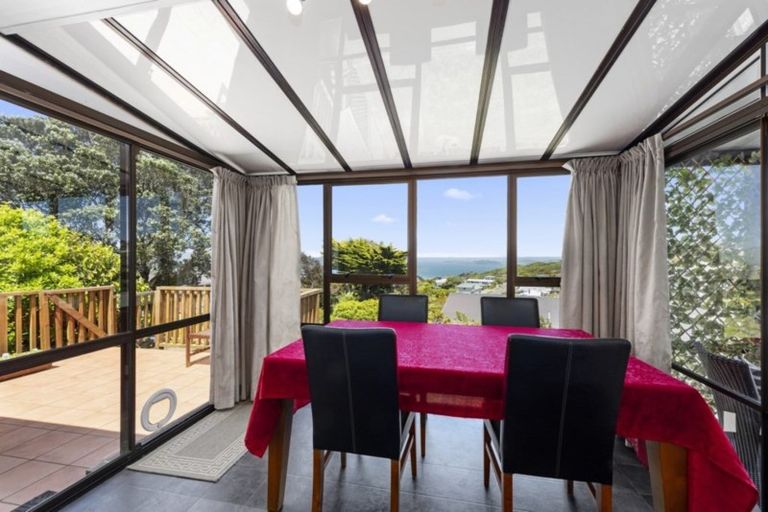 Photo of property in 35 Oakleigh Street, Maungaraki, Lower Hutt, 5010