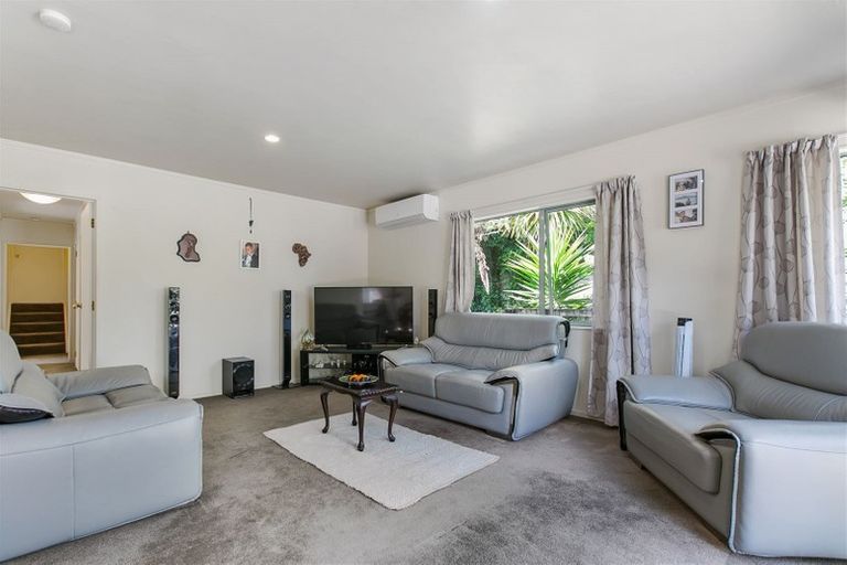 Photo of property in 3/14 Sungrove Rise, Sunnyvale, Auckland, 0612