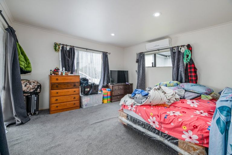Photo of property in 74 Hetherington Road, Ranui, Auckland, 0612