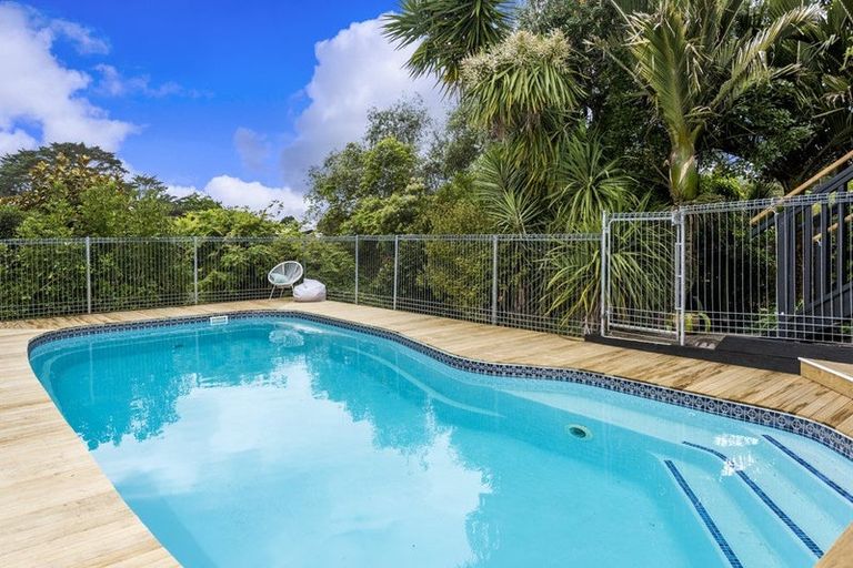 Photo of property in 19 Valerie Crescent, Okura, Albany, 0792