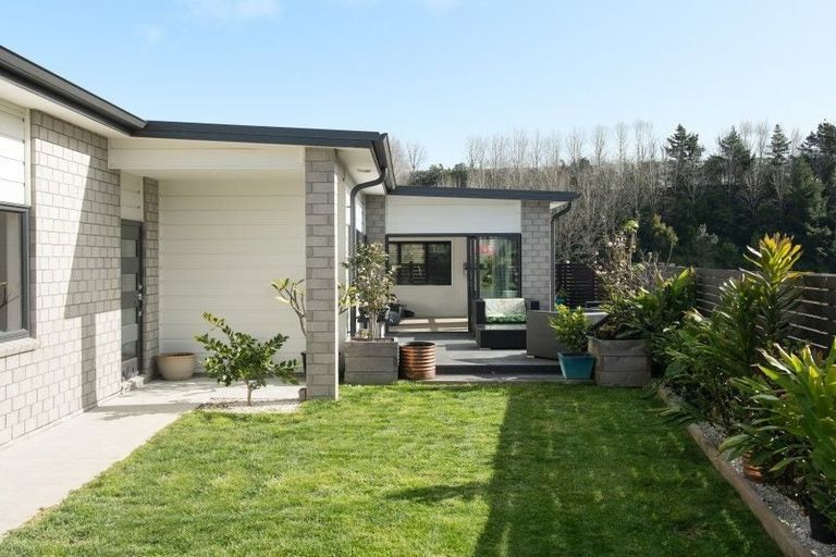 Photo of property in 28 Puhirake Crescent, Pyes Pa, Tauranga, 3112