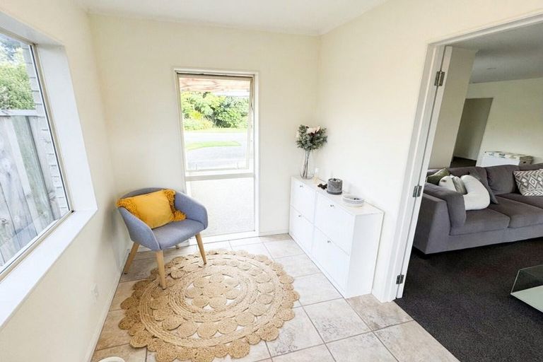 Photo of property in 23 Chalmers Close, Orewa, 0931