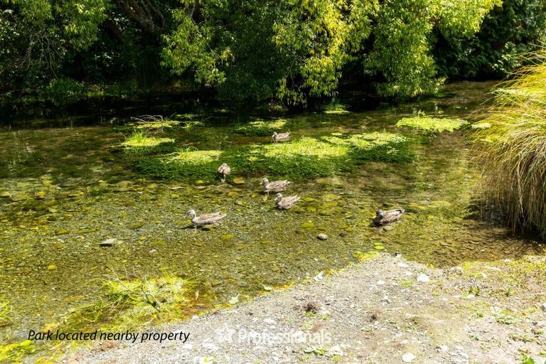 Photo of property in 1/4 Parera Grove, Heretaunga, Upper Hutt, 5018