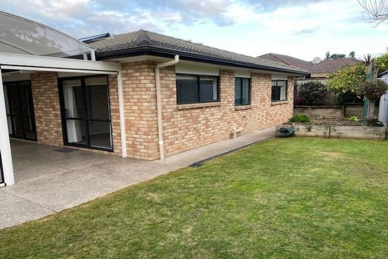 Photo of property in 3 Berkshire Terrace, Massey, Auckland, 0614