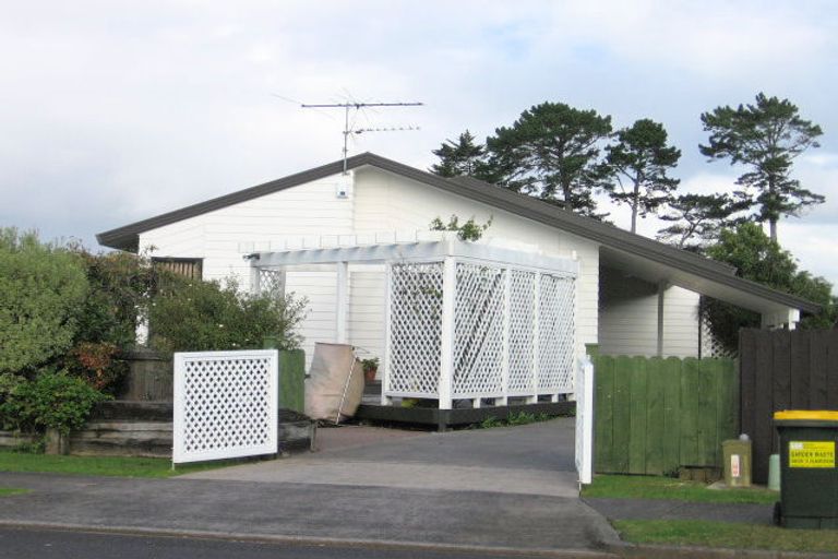 Photo of property in 23 Gosford Drive, Botany Downs, Auckland, 2010