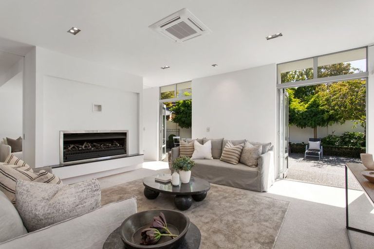 Photo of property in 43 Totara Street, Fendalton, Christchurch, 8041