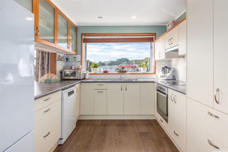 Photo of property in 64 Ernest Street, Ranui, Porirua, 5024