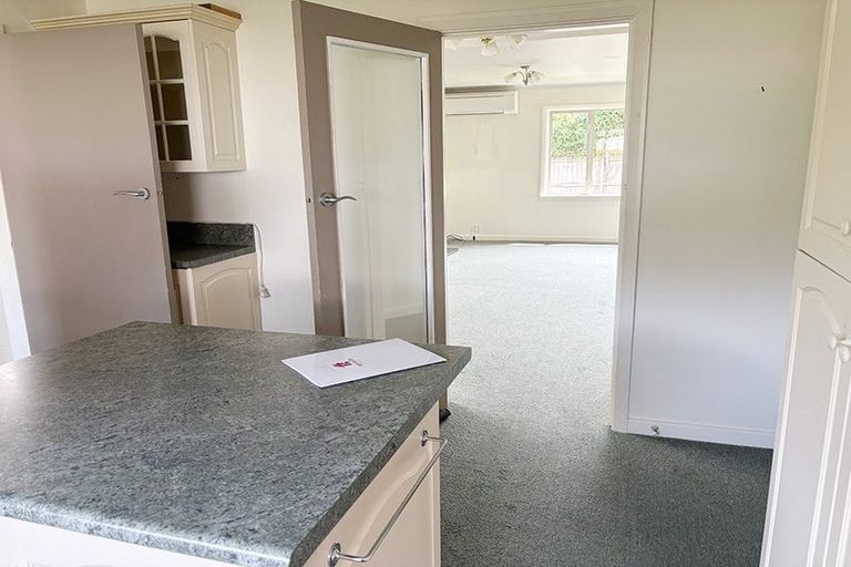 Photo of property in 102 Wairakei Road, Bryndwr, Christchurch, 8052