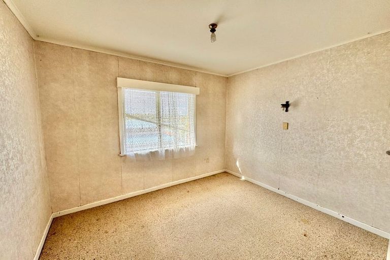 Photo of property in 45 Woodford Avenue, Henderson, Auckland, 0610