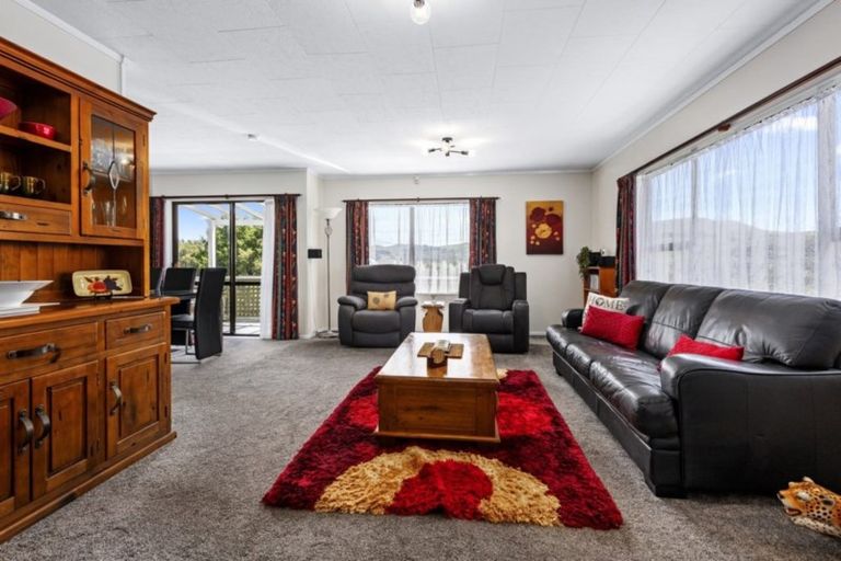 Photo of property in 13 Whitechapel Grove, Stokes Valley, Lower Hutt, 5019