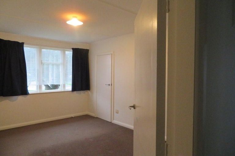 Photo of property in 8 Hollard Grove, Avalon, Lower Hutt, 5011