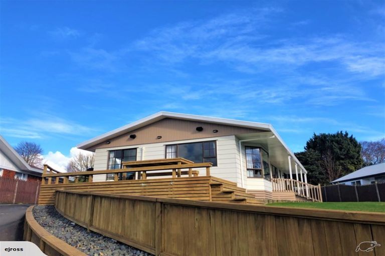 Photo of property in 29 Sheridan Crescent, Leamington, Cambridge, 3432