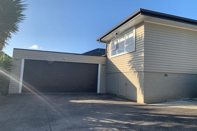 Photo of property in 2/28 Bleakhouse Road, Howick, Auckland, 2014