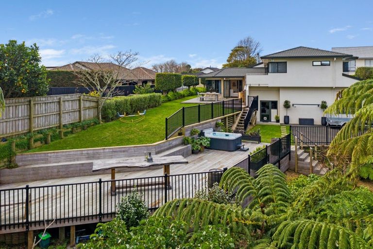 Photo of property in 22 Kinross Drive, Merrilands, New Plymouth, 4312