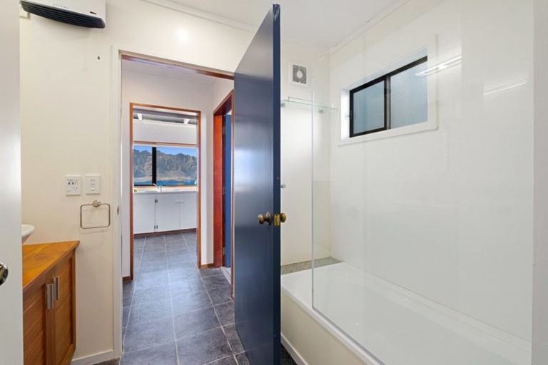 Photo of property in 22a Richards Park Lane, Fernhill, Queenstown, 9300