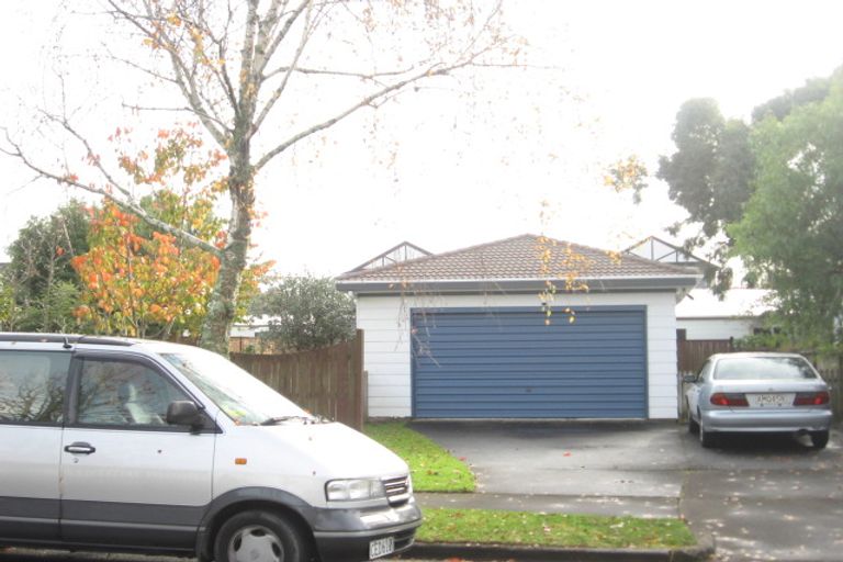Photo of property in 13 Glennandrew Drive, Half Moon Bay, Auckland, 2012