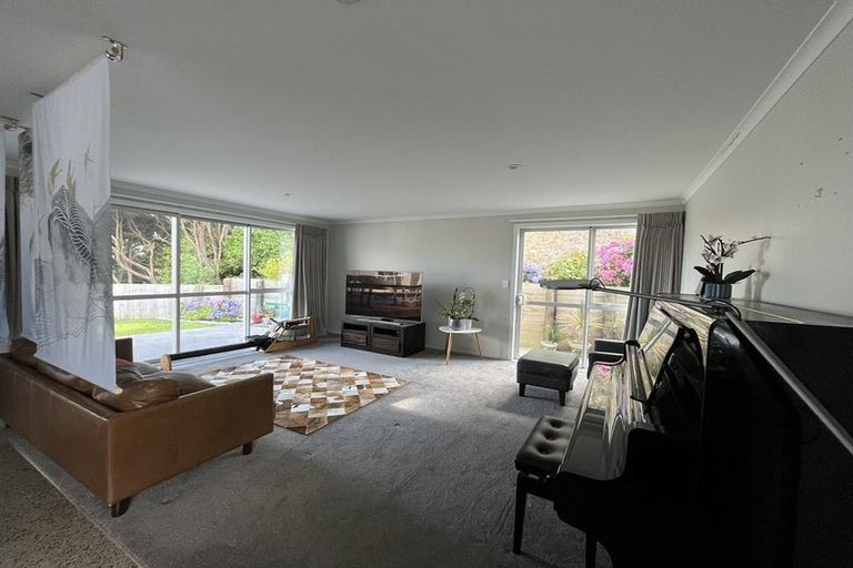 Photo of property in 18 Banks Boulevard, Whitby, Porirua, 5024