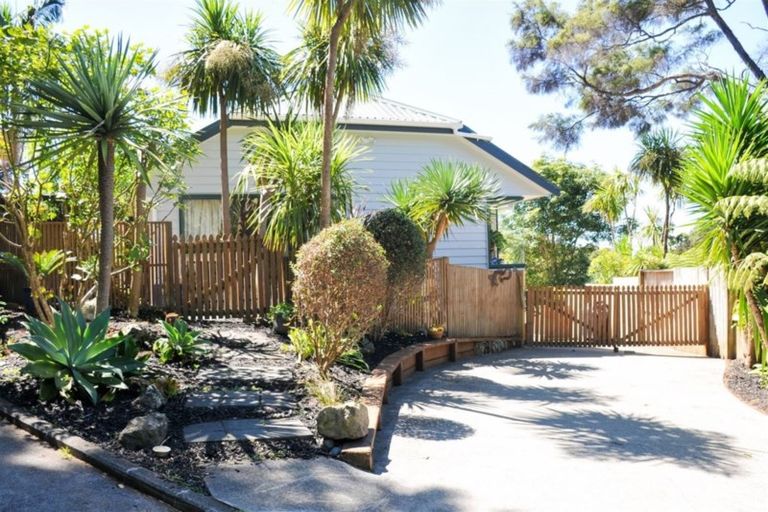 Photo of property in 36 Emlyn Place, Torbay, Auckland, 0630