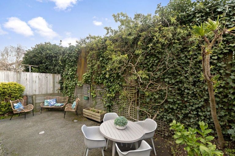 Photo of property in 142 Tinakori Road, Thorndon, Wellington, 6011