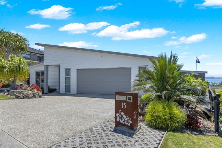 Photo of property in 15 Woodridge Drive, Stanmore Bay, Whangaparaoa, 0932