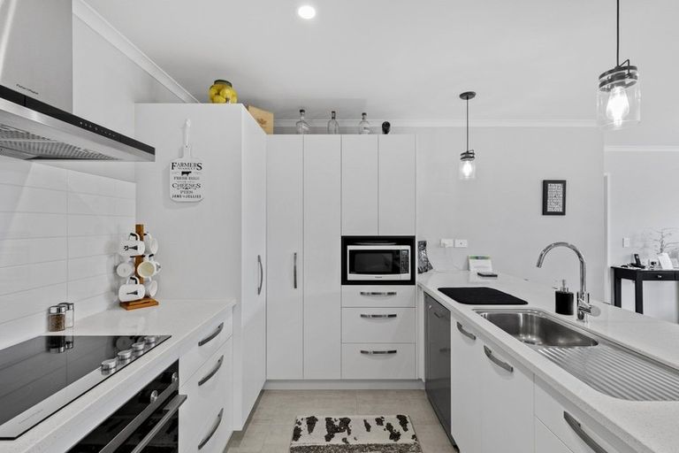 Photo of property in 11 Orchard Terrace, Riverhead, 0820