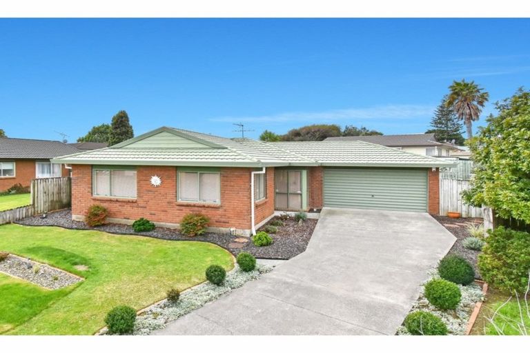 Photo of property in 15 Tonson Place, Weymouth, Auckland, 2103