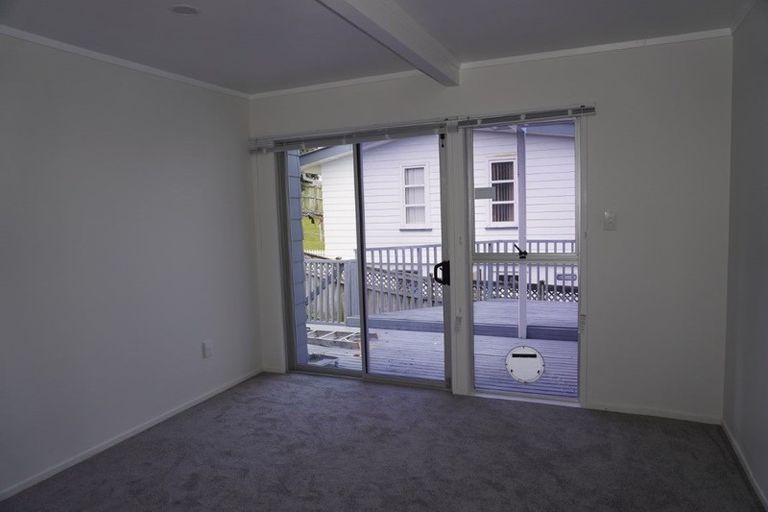 Photo of property in 8 Edgeworth Road, Glenfield, Auckland, 0629