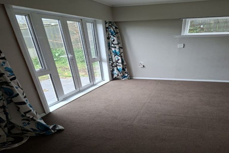 Photo of property in 18 Ranui Terrace, Tawa, Wellington, 5028