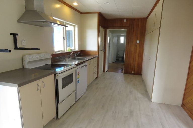 Photo of property in 21 Savoy Road, Glen Eden, Auckland, 0602