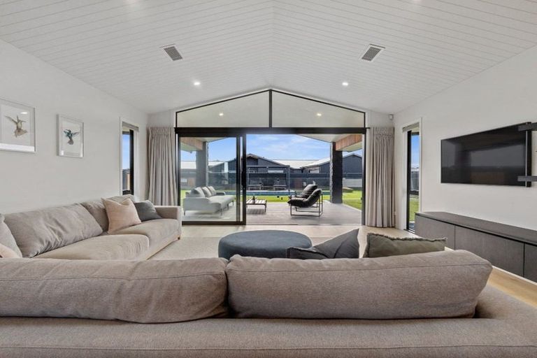 Photo of property in 83 Sunline Drive, Leamington, Cambridge, 3432