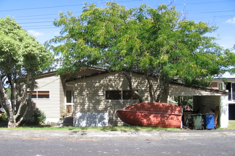 Photo of property in 42 Peter Terrace, Castor Bay, Auckland, 0620