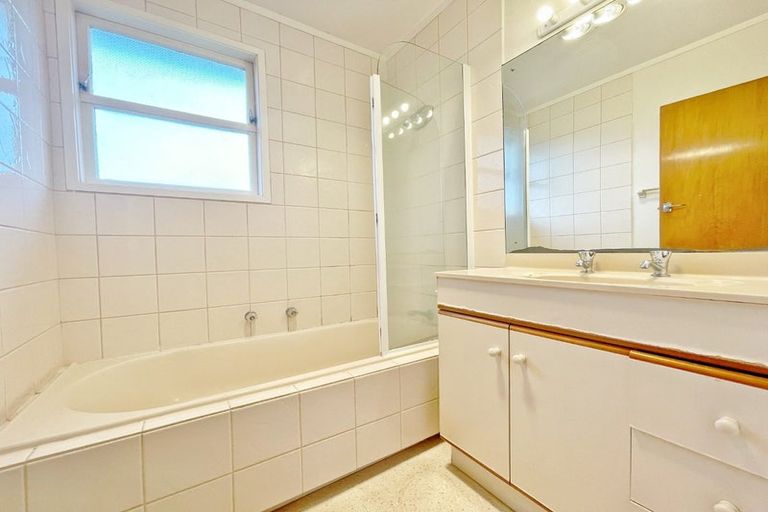 Photo of property in 22 Panama Road, Mount Wellington, Auckland, 1062