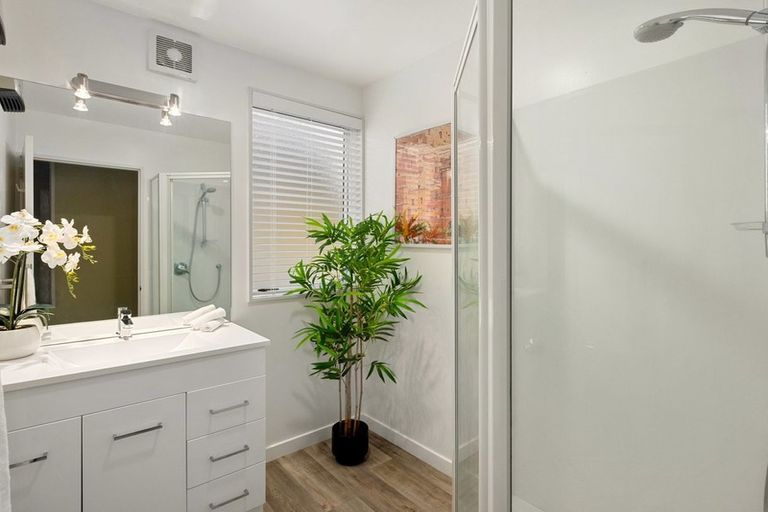 Photo of property in 10a Mackinnon Terrace, Sunshine Bay, Queenstown, 9300